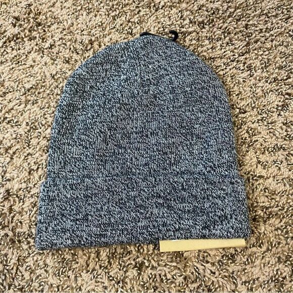 Levi’s All Season Comfy Leather Logo Patch Hero Beanie - Picture 7 of 9